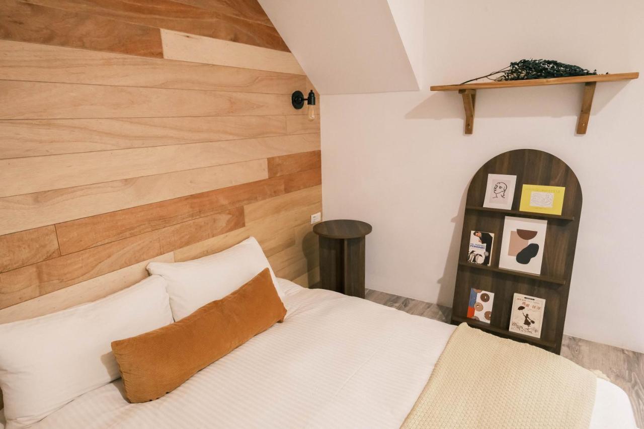 South Gate Home Stay Tainan Extérieur photo