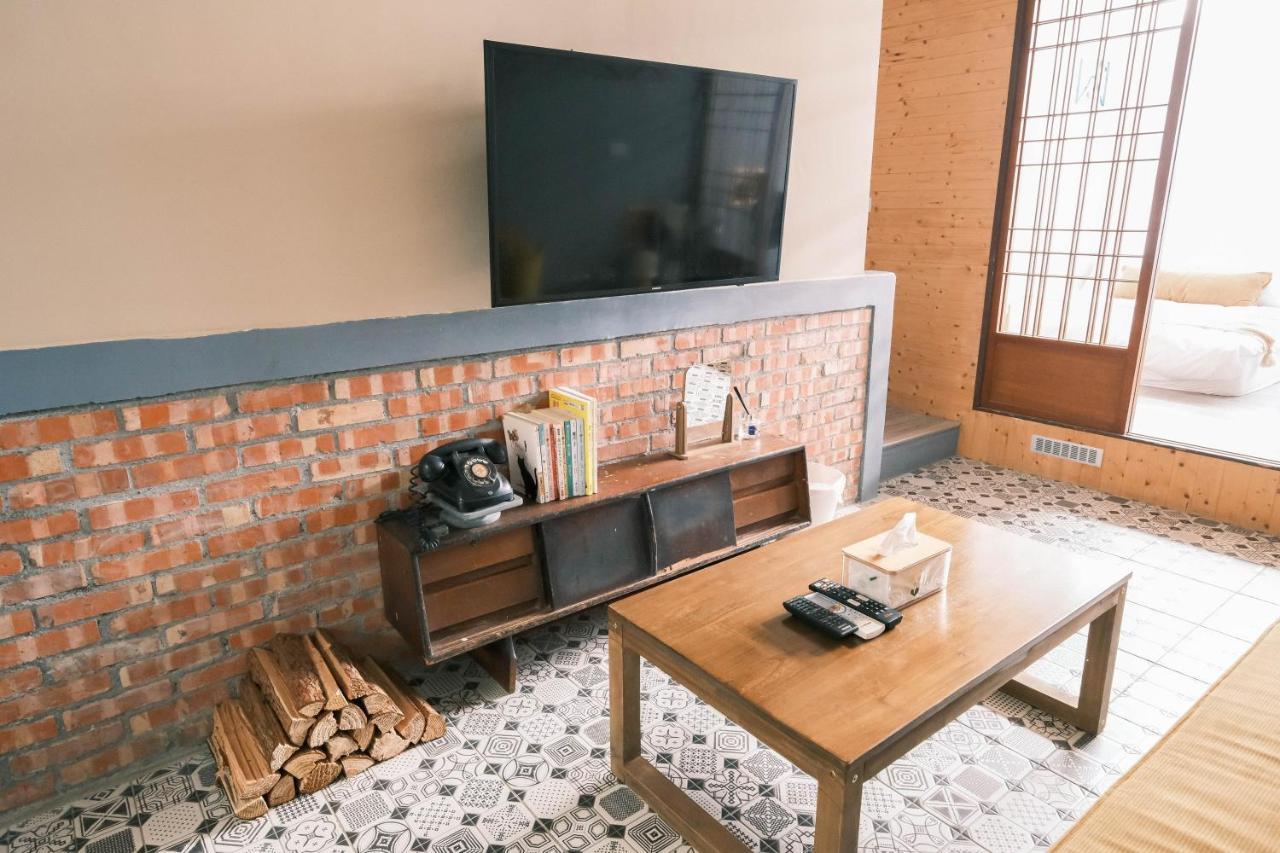 South Gate Home Stay Tainan Extérieur photo