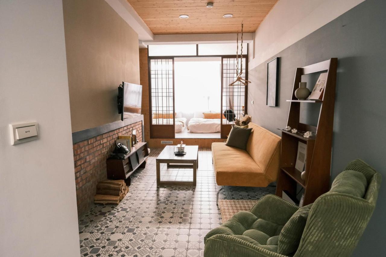 South Gate Home Stay Tainan Extérieur photo