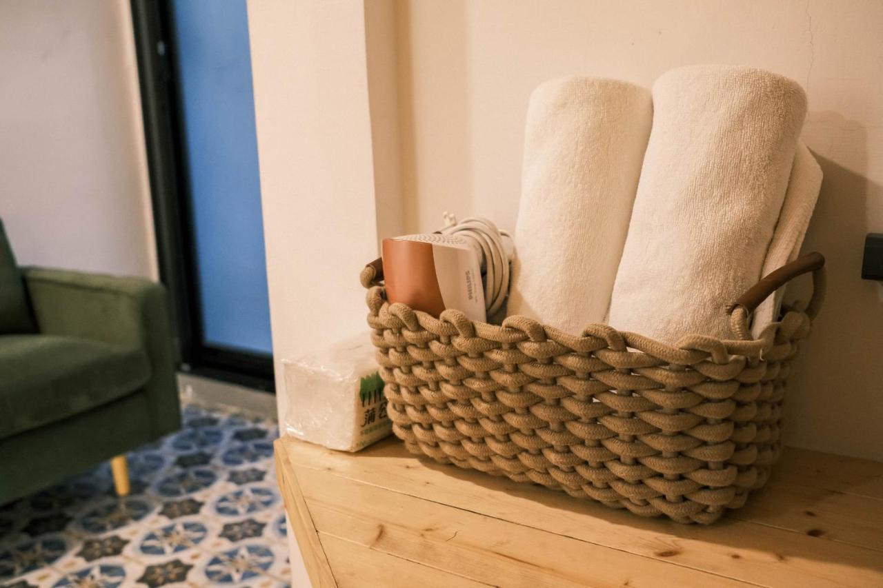 South Gate Home Stay Tainan Extérieur photo